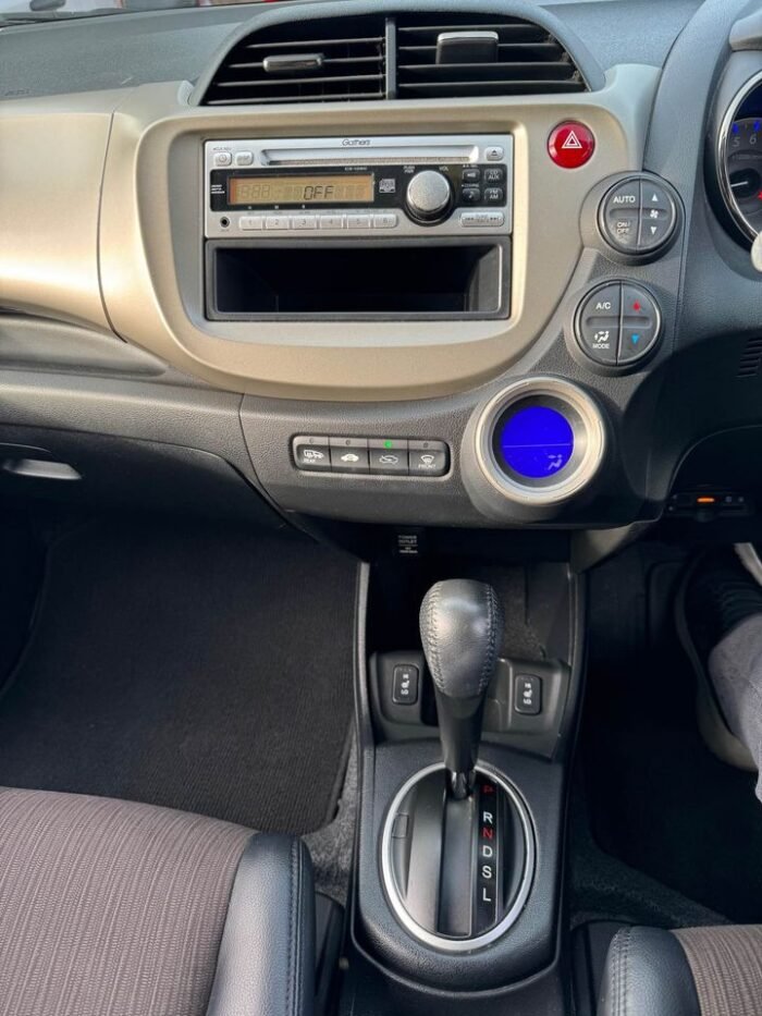 Honda jazz 1.4 hybrid 2013 - Image 15